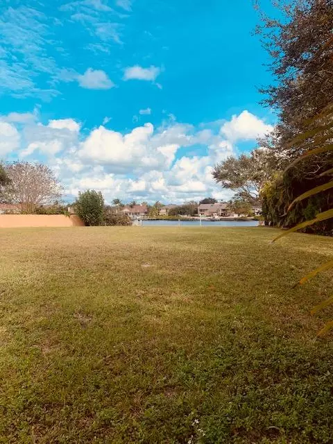 Tequesta, FL 33469,19 Country Club Circl