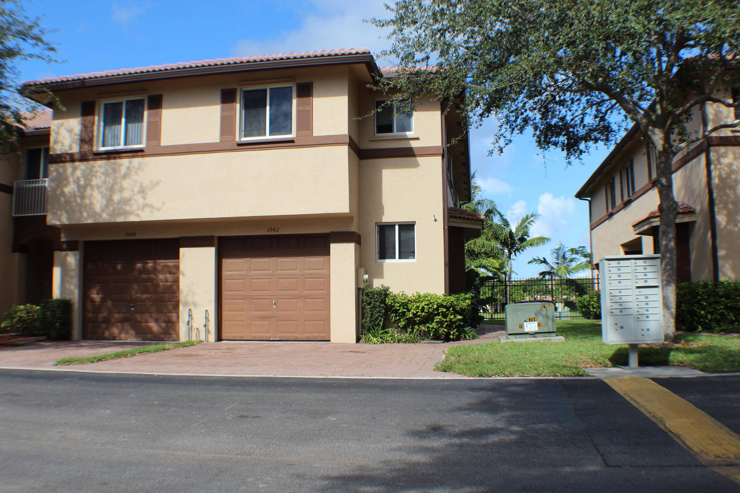 1942 Gardenia CT, Riviera Beach, FL 33404