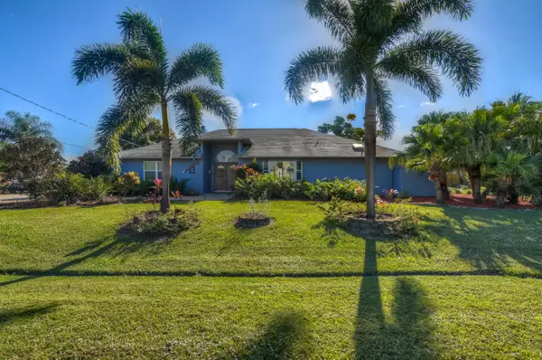 802 SW Paul Revere TER, Port Saint Lucie, FL 34953