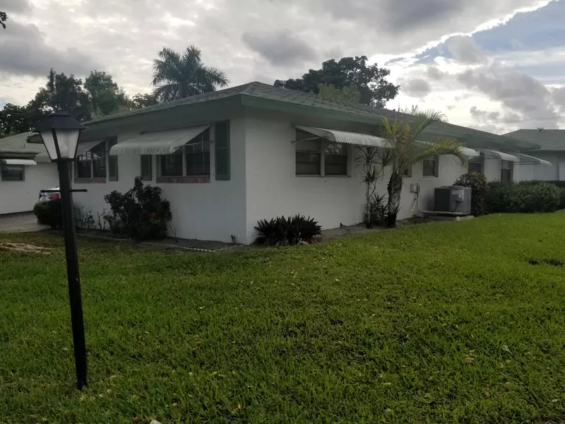 802 Meadowlark LN, Delray Beach, FL 33445