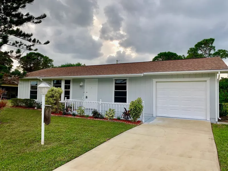 2066 SE Bowie ST, Port Saint Lucie, FL 34952