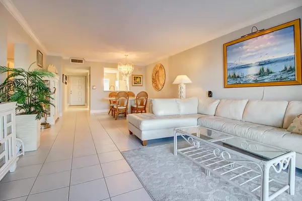 Delray Beach, FL 33484,6193 Pointe Regal CIR 308