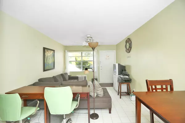 Lantana, FL 33462,301 W Ocean AVE 8