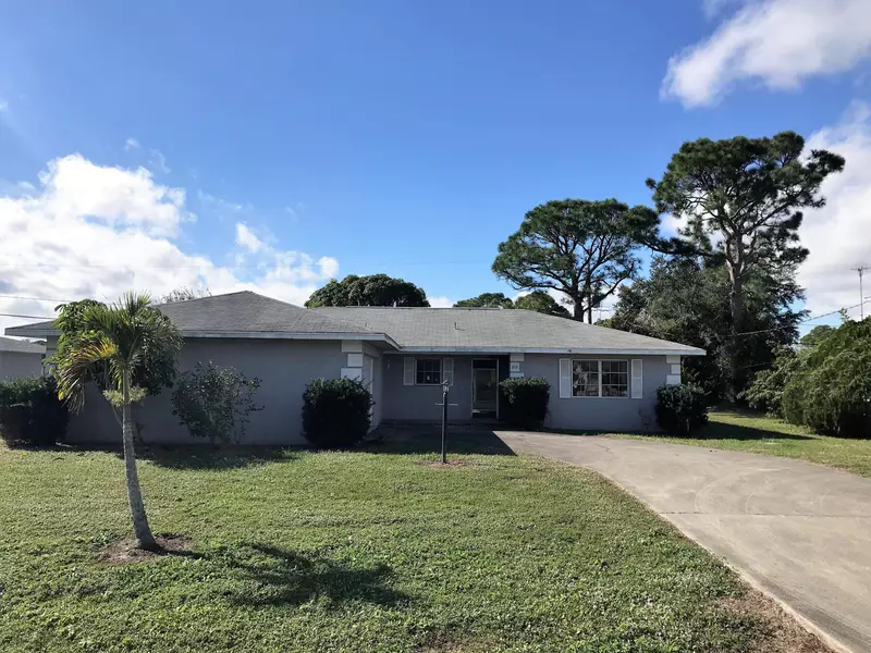 518 SE Floresta DR, Port Saint Lucie, FL 34983