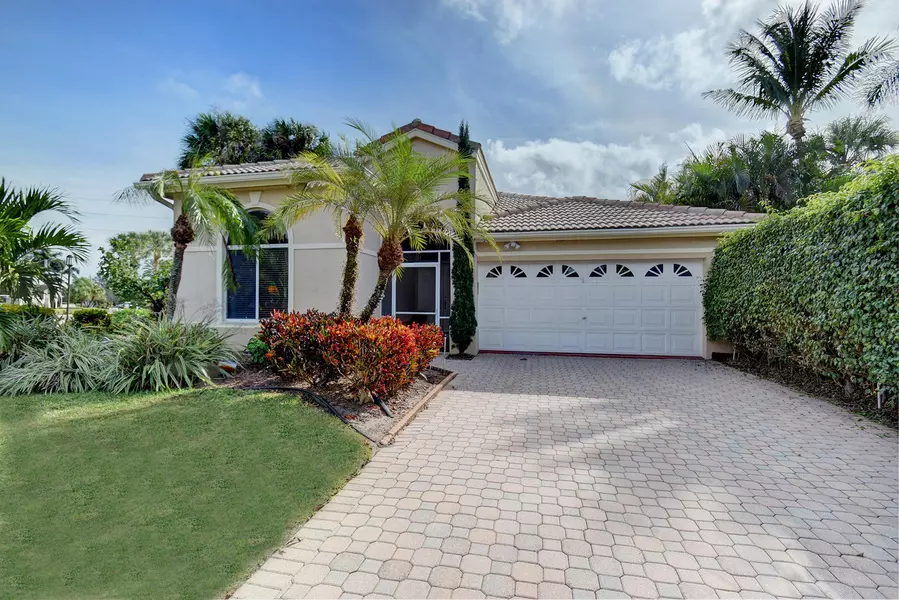 5042 Monterey LN, Delray Beach, FL 33484