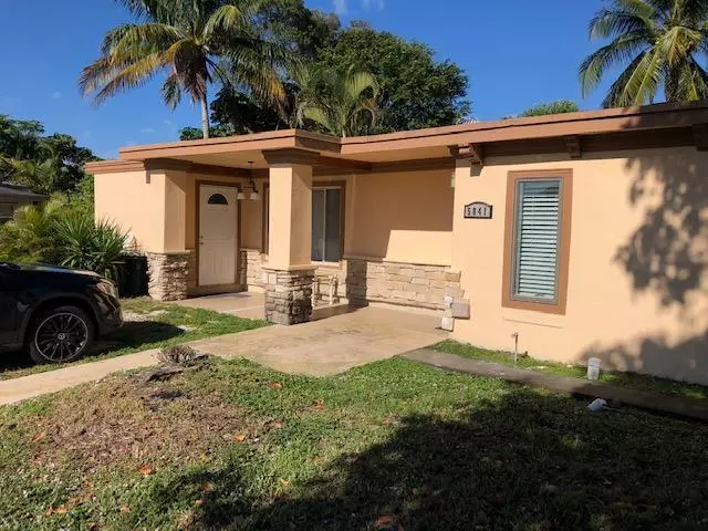 5841 Honeysuckle DR, West Palm Beach, FL 33415