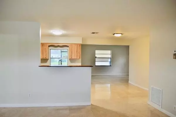 Boynton Beach, FL 33435,446 NW 1st AVE