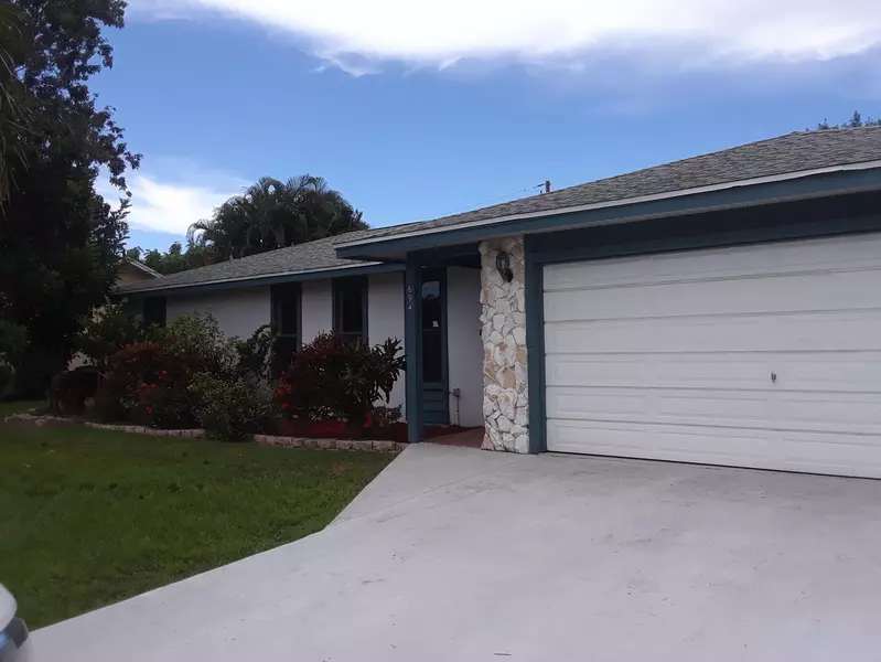 694 SE Evergreen TER, Port Saint Lucie, FL 34983