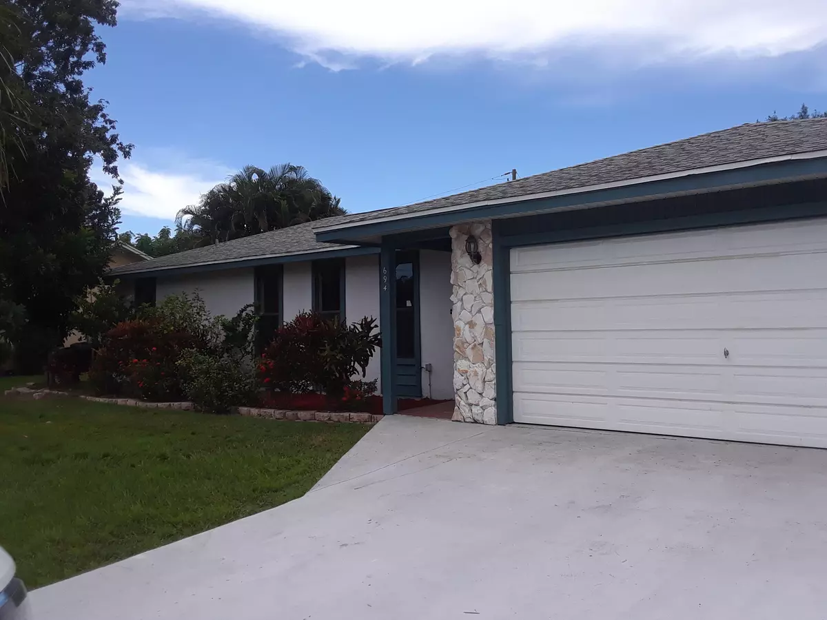 Port Saint Lucie, FL 34983,694 SE Evergreen TER