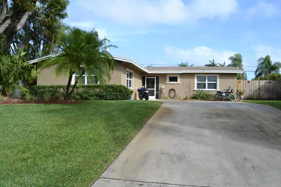 6606 Osborne DR, Lake Worth, FL 33462