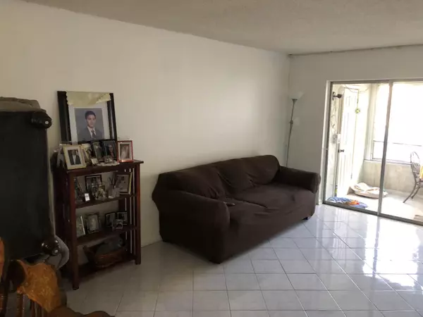 Palm Springs, FL 33461,715 Lori DR 113