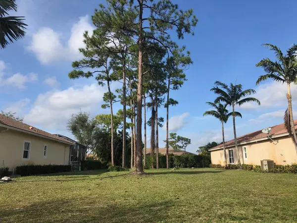 Atlantis, FL 33462,471 Pine Tree CT