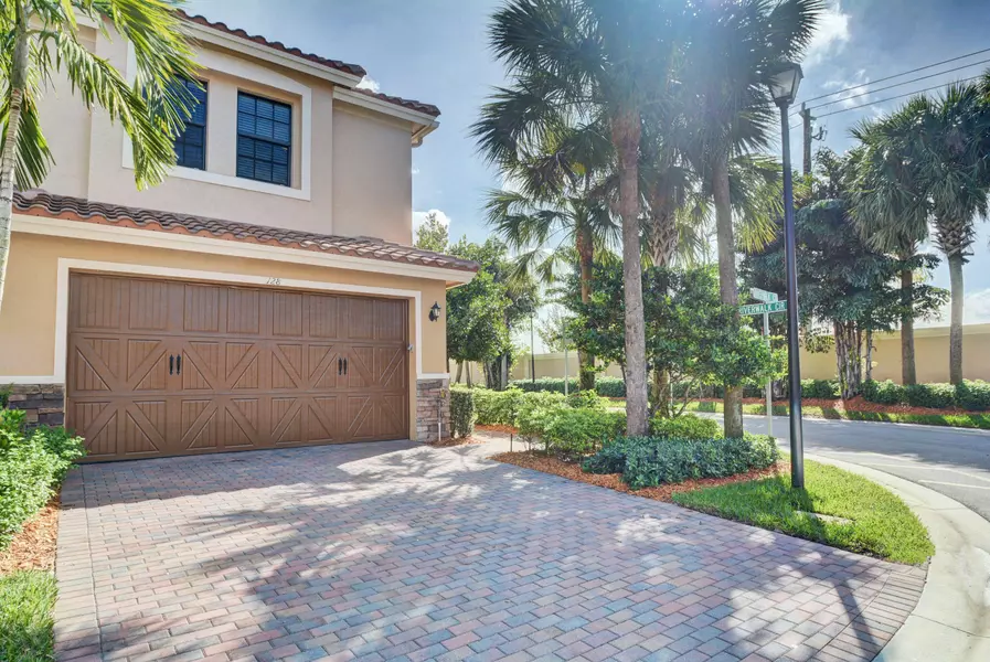 128 W Riverwalk CIR, Plantation, FL 33325