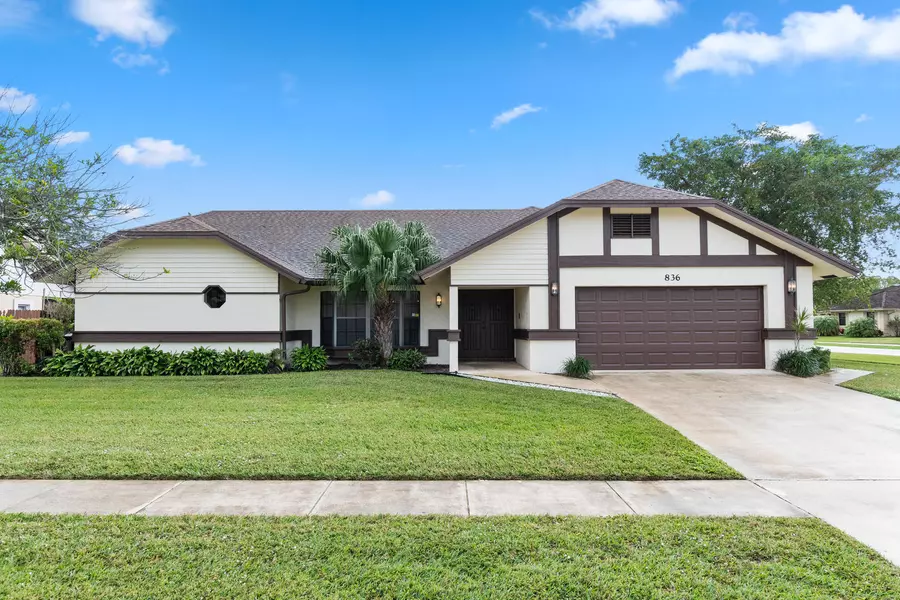 836 Silverbell LN, Wellington, FL 33414