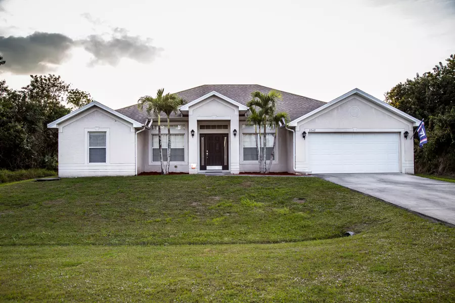 3742 SW Darwin BLVD, Port Saint Lucie, FL 34953