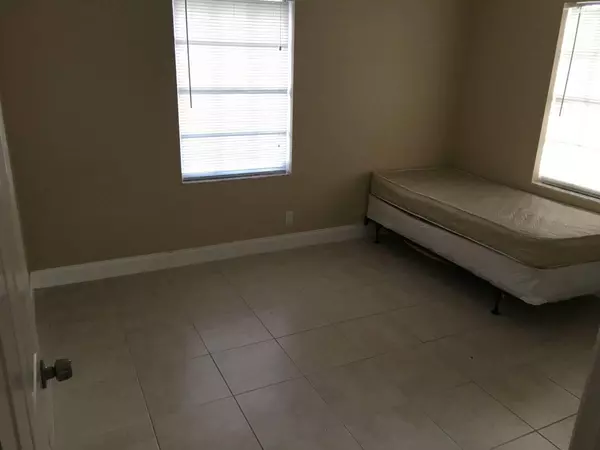 West Palm Beach, FL 33413,5946 Orange RD
