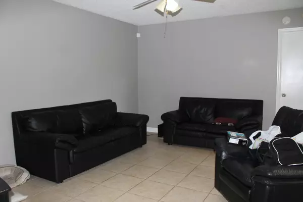 Greenacres, FL 33463,420 4th LN