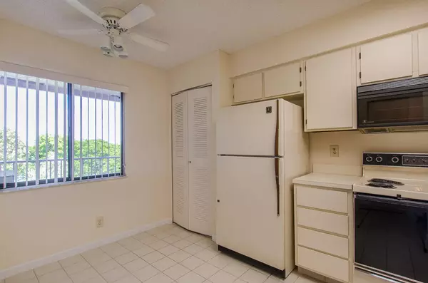 Delray Beach, FL 33446,7320 Amberly LN 402