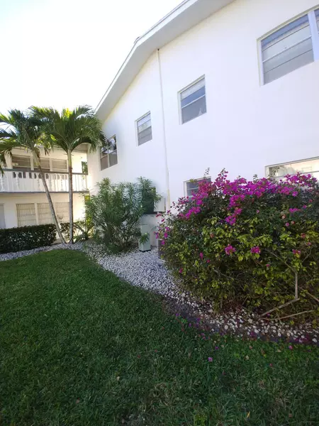 56 Canterbury C, West Palm Beach, FL 33417