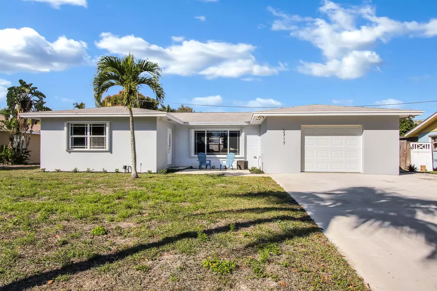 2717 Cambridge RD, Lake Worth, FL 33462