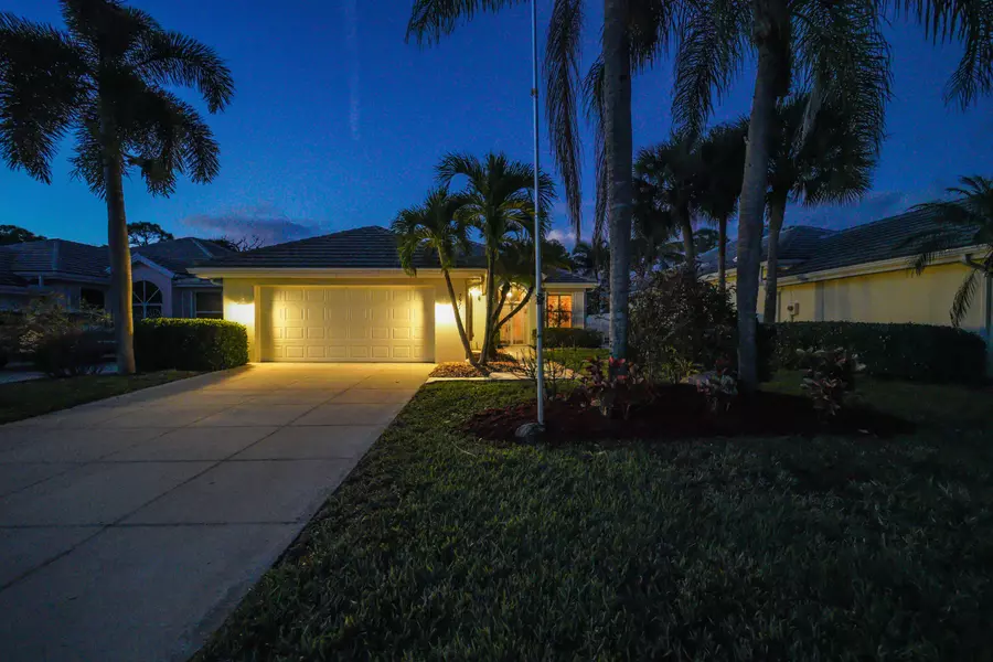 7571 SE Bay Cedar CIR, Hobe Sound, FL 33455