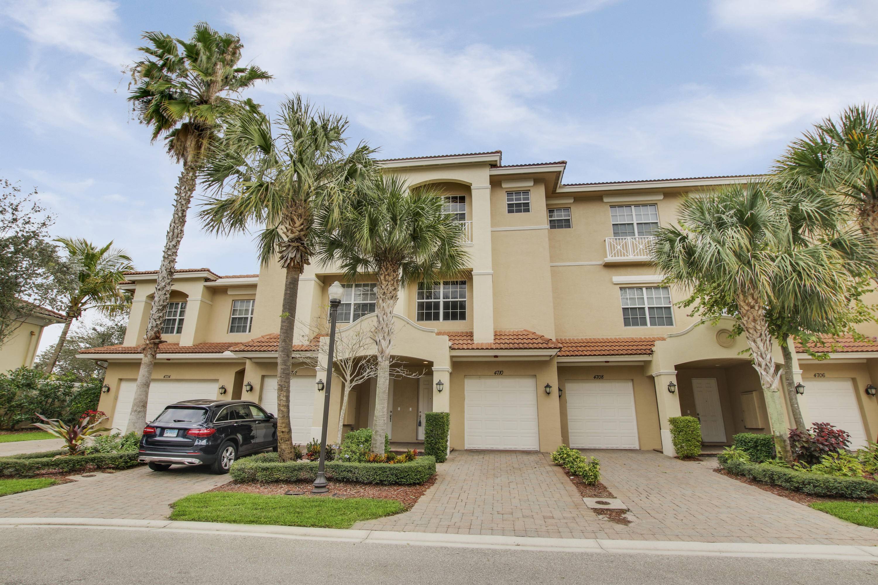 Palm Beach Gardens, FL 33418,4710 E Artesa WAY