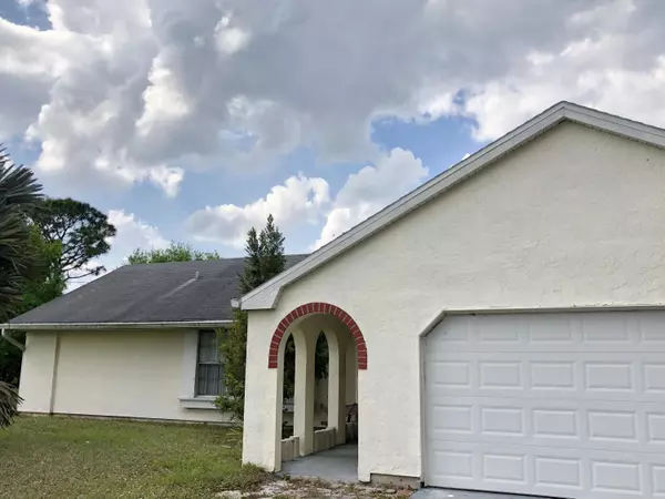 Port Saint Lucie, FL 34983,373 SE Naranja AVE