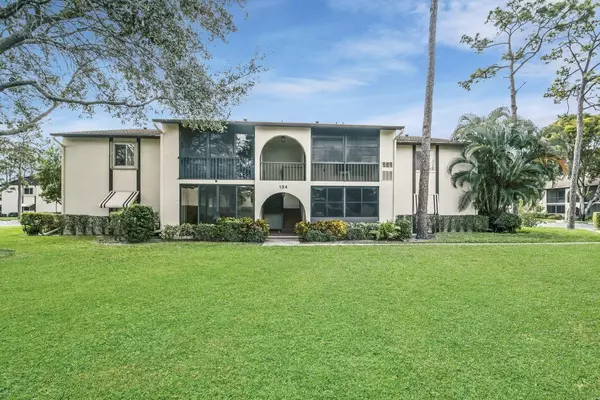 Greenacres, FL 33463,134 Lake Pine CIR B-2