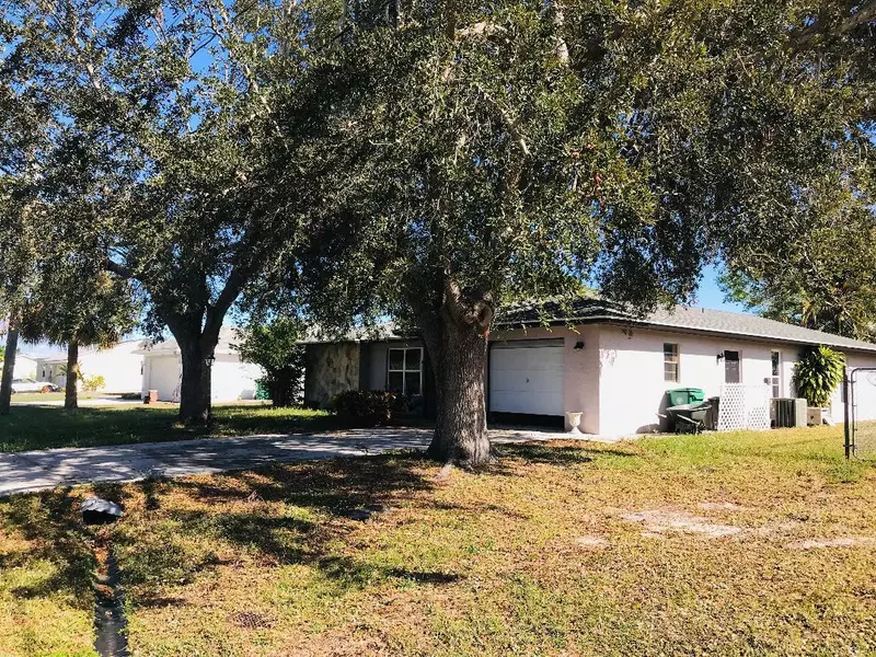 2349 SE Sidonia ST, Port Saint Lucie, FL 34952