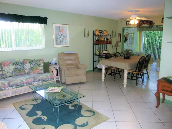 Boynton Beach, FL 33435,23 Colonial Club DR 101