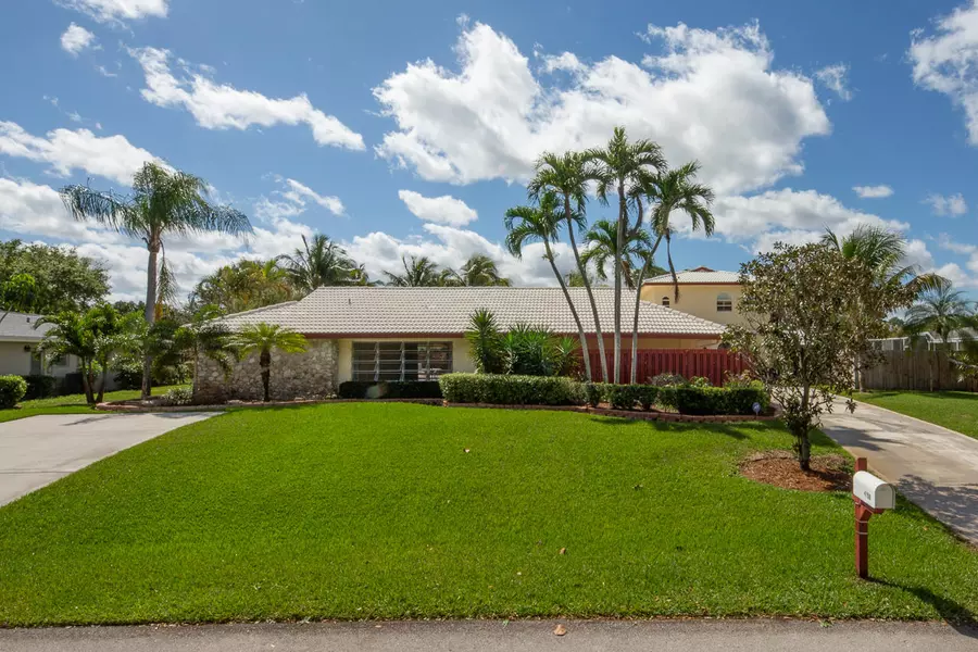 4158 Oak ST, Palm Beach Gardens, FL 33418