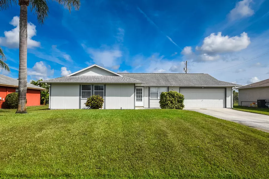 467 SW Dailey AVE, Port Saint Lucie, FL 34953