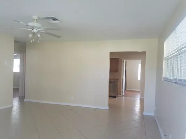 220 SW 6th AVE, Boynton Beach, FL 33435