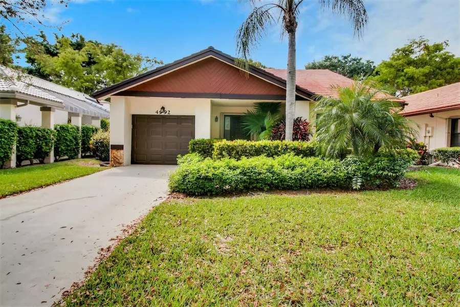 4992 Boxwood CIR, Boynton Beach, FL 33436