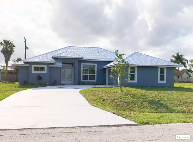 716 SW Carmelite ST, Port Saint Lucie, FL 34983