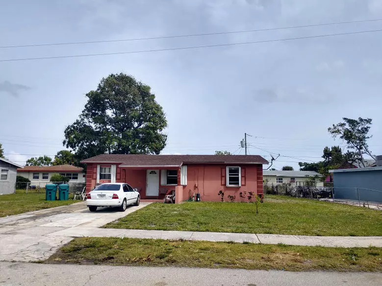 2040 NW 2nd CT, Boynton Beach, FL 33435