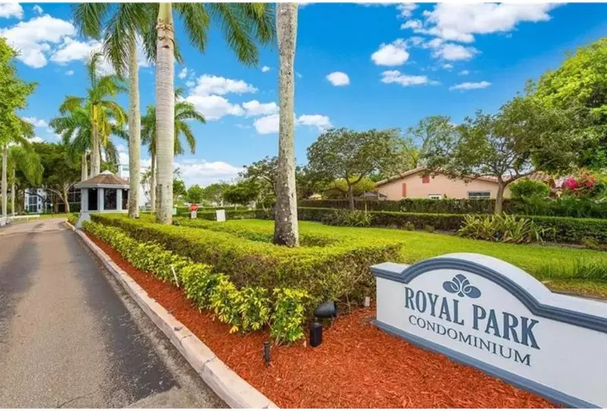 102 Royal Park DR 3c, Oakland Park, FL 33309