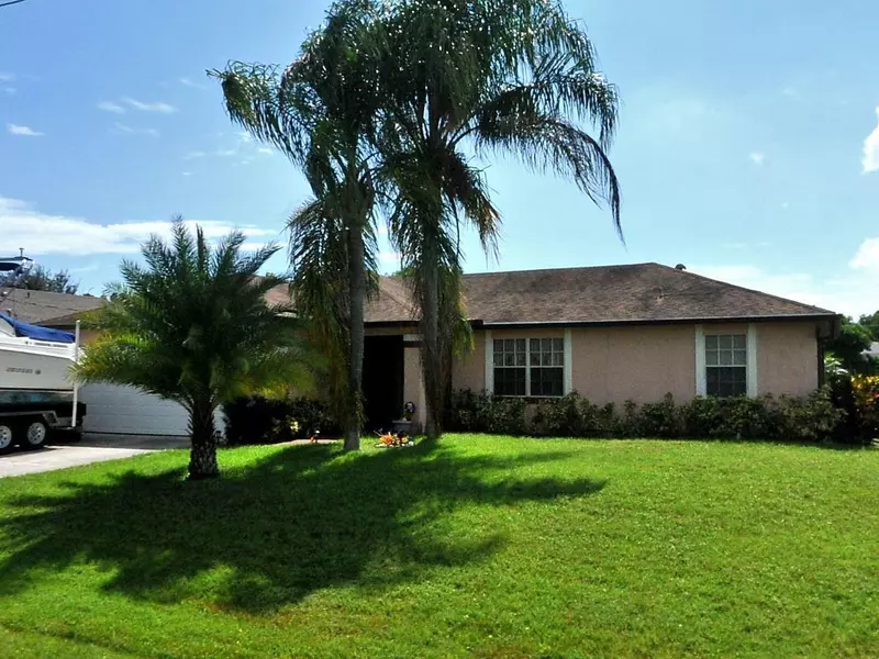 2397 SE Rock Springs DR, Port Saint Lucie, FL 34952