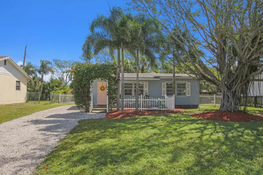 601 N Pennock LN, Jupiter, FL 33458