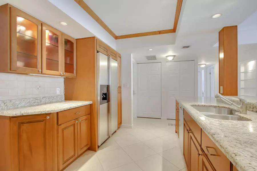 1147 Hillsboro Mile 311, Hillsboro Beach, FL 33062