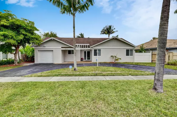 9713 N Carousel CIR, Boca Raton, FL 33434