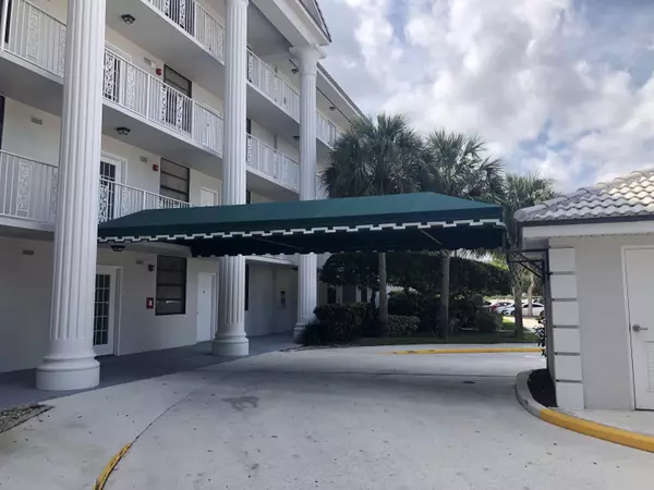 West Palm Beach, FL 33401,3716 Whitehall DR 104