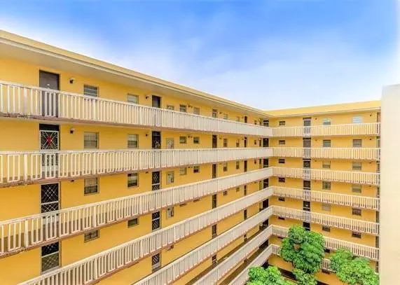 North Miami Beach, FL 33169,15600 NW 7th AVE 615