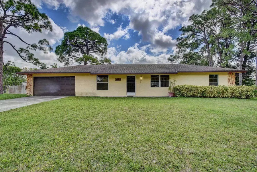 31 Barberton RD, Lake Worth, FL 33467