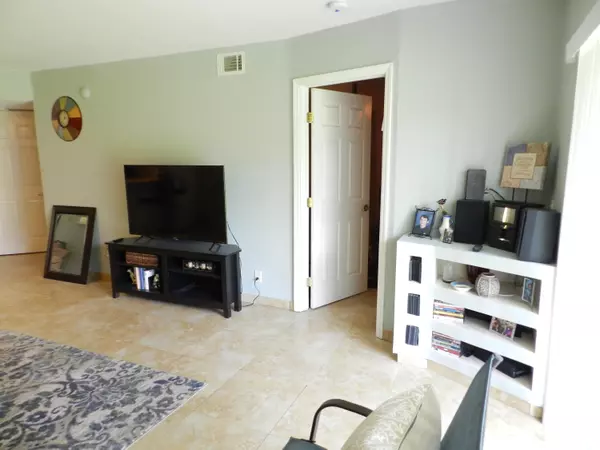 Lake Park, FL 33403,1140 Lake Shore DR 104