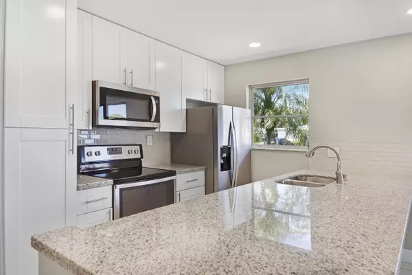 Delray Beach, FL 33445,252 W High Point CT B