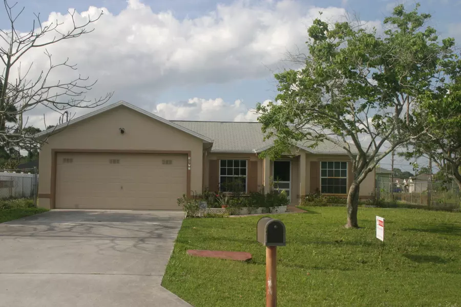 5871 NW Hann DR, Port Saint Lucie, FL 34986