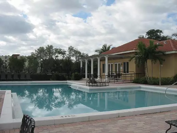 Delray Beach, FL 33444,820 Lavers CIR G-107