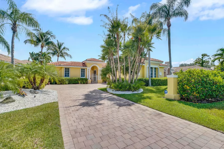 735 Greensward LN, Delray Beach, FL 33445