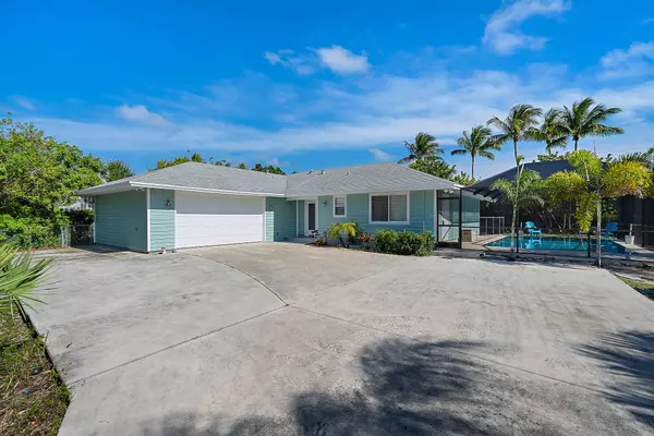 9292 SE Duncan ST, Hobe Sound, FL 33455